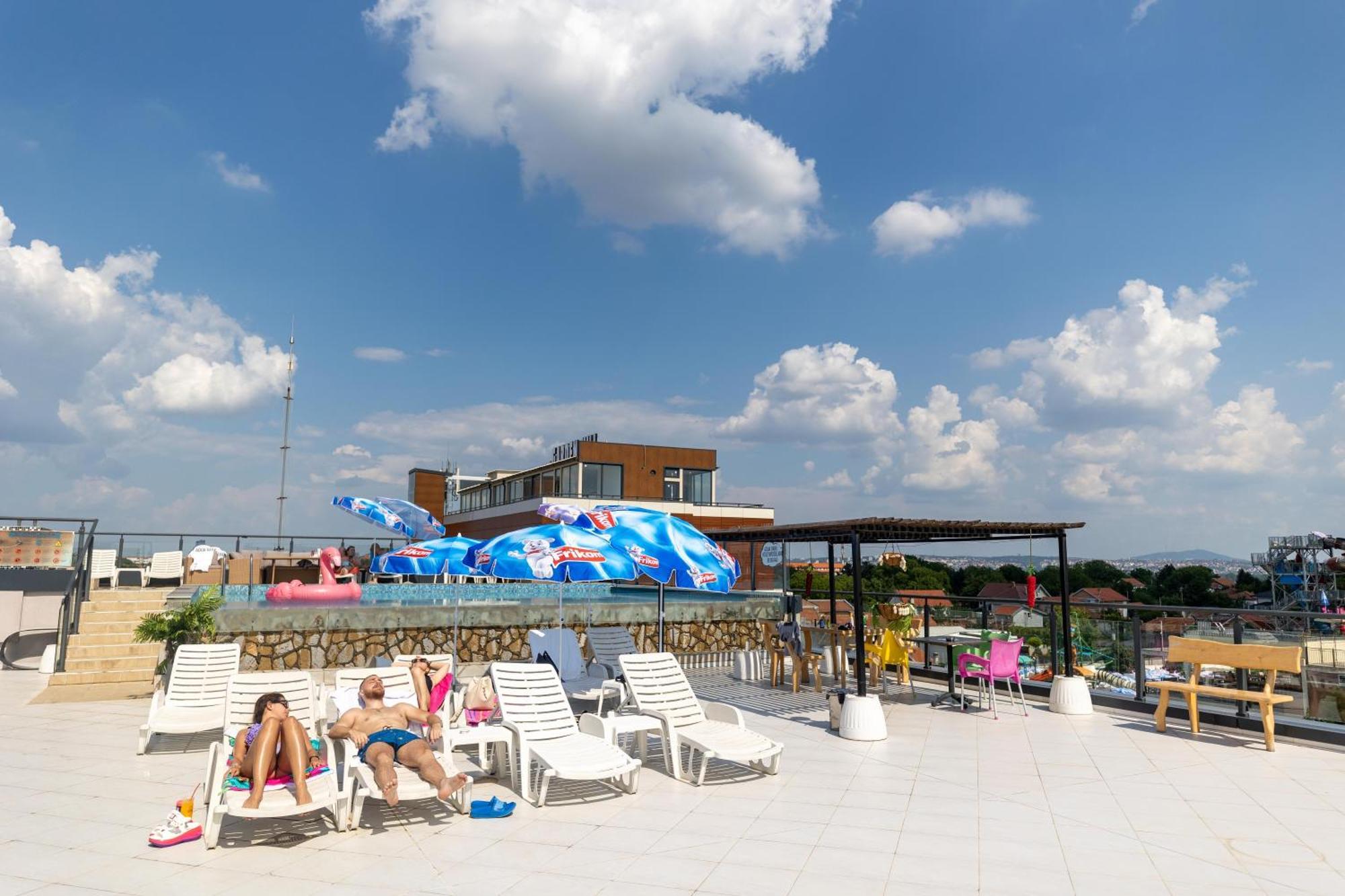 Garni Hotel Hollywoodland Wellness & Aquapark Belgrad Exteriör bild