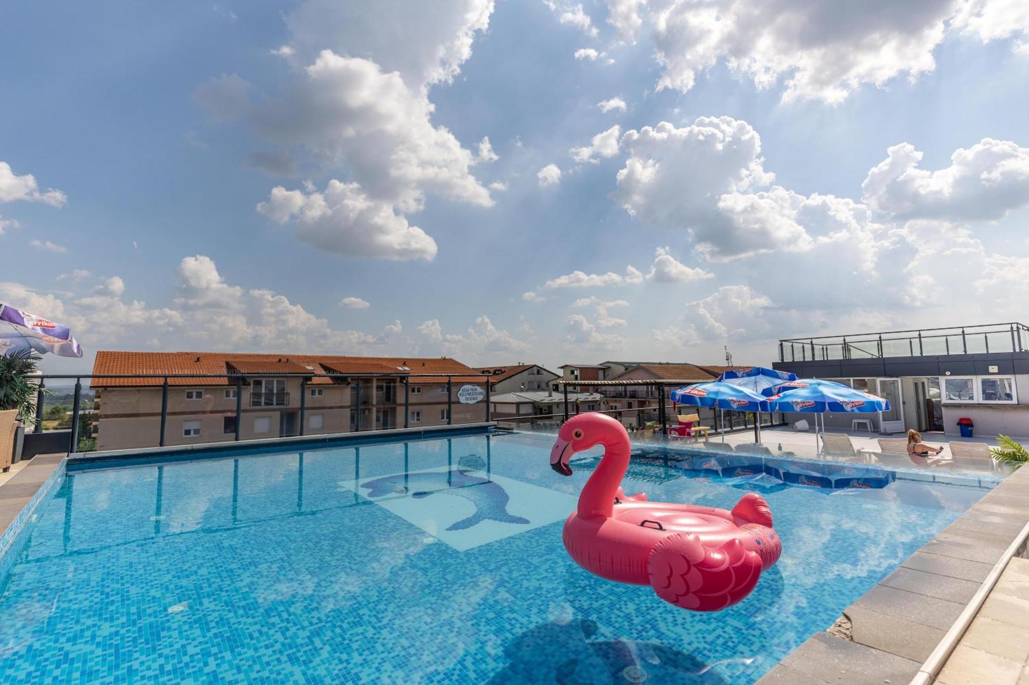Garni Hotel Hollywoodland Wellness & Aquapark Belgrad Exteriör bild