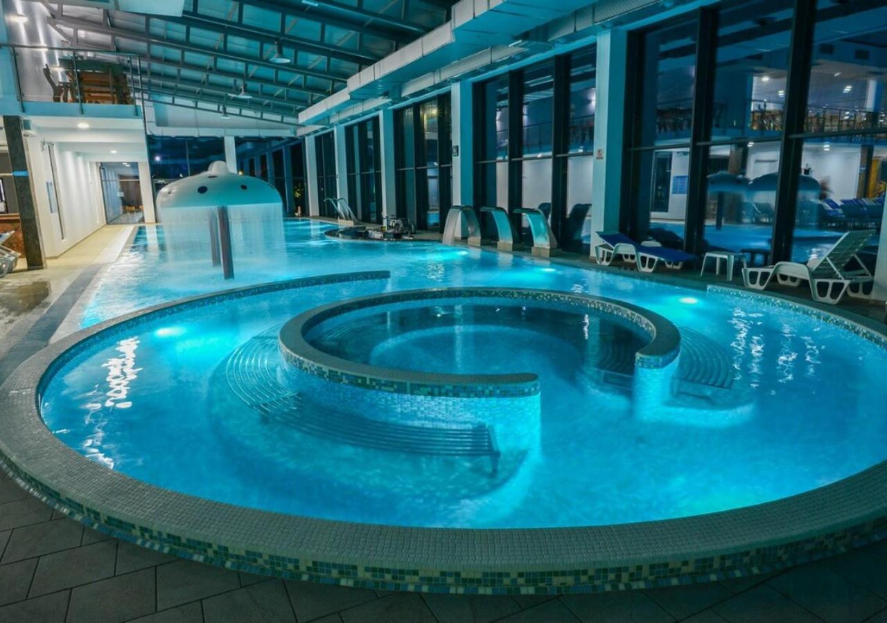 Garni Hotel Hollywoodland Wellness & Aquapark Belgrad Exteriör bild