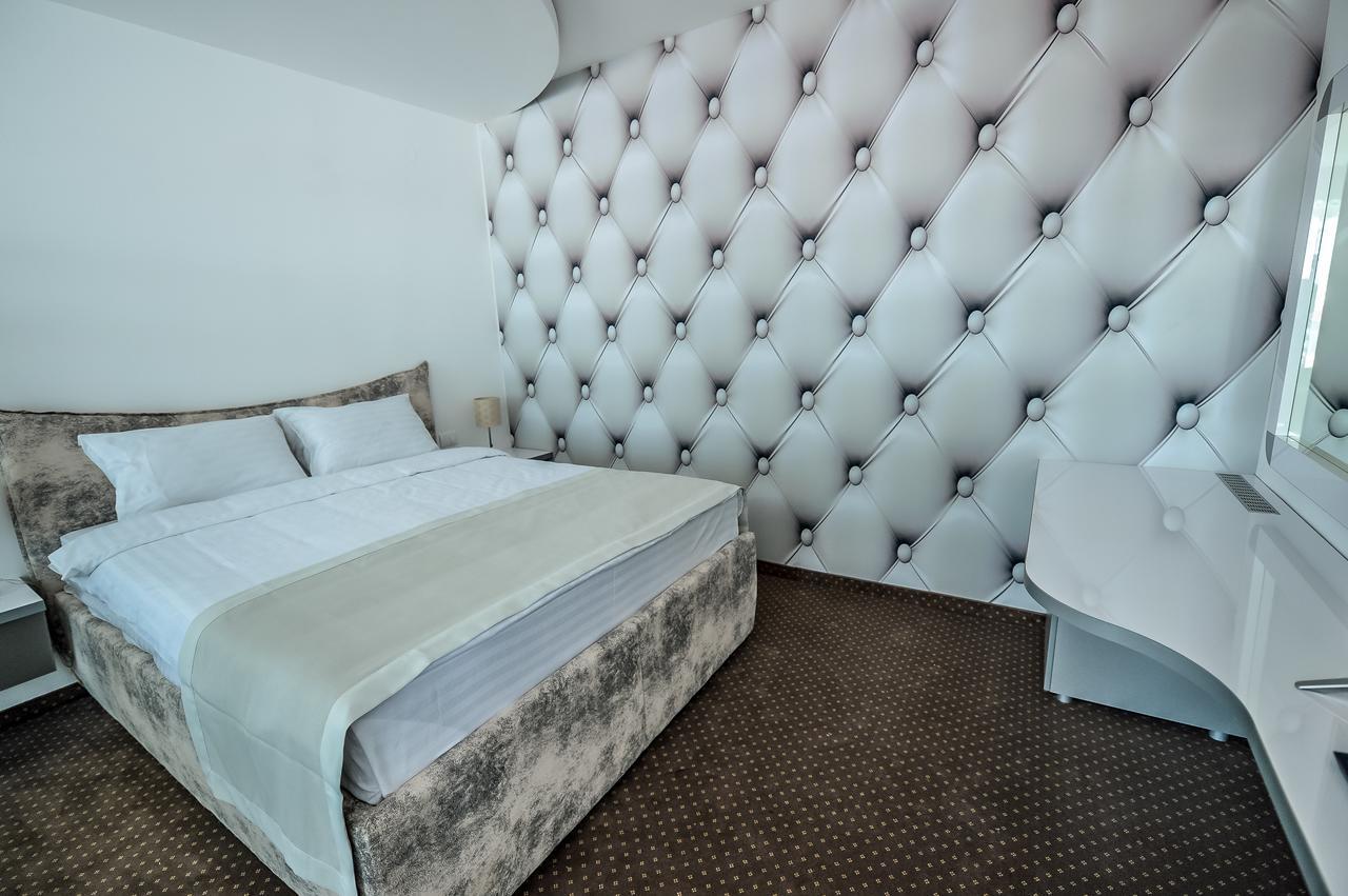 Garni Hotel Hollywoodland Wellness & Aquapark Belgrad Exteriör bild