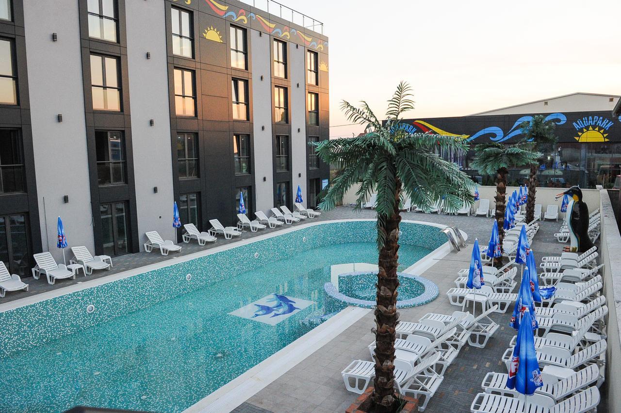 Garni Hotel Hollywoodland Wellness & Aquapark Belgrad Exteriör bild