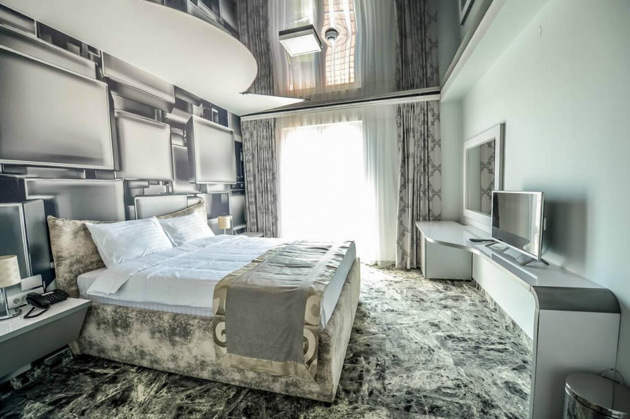 Garni Hotel Hollywoodland Wellness & Aquapark Belgrad Exteriör bild