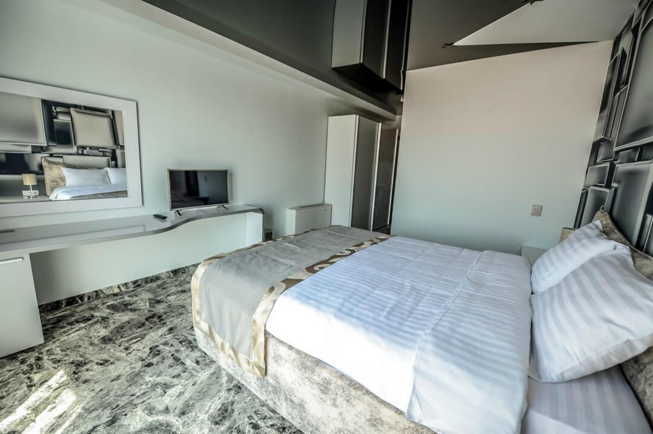 Garni Hotel Hollywoodland Wellness & Aquapark Belgrad Exteriör bild