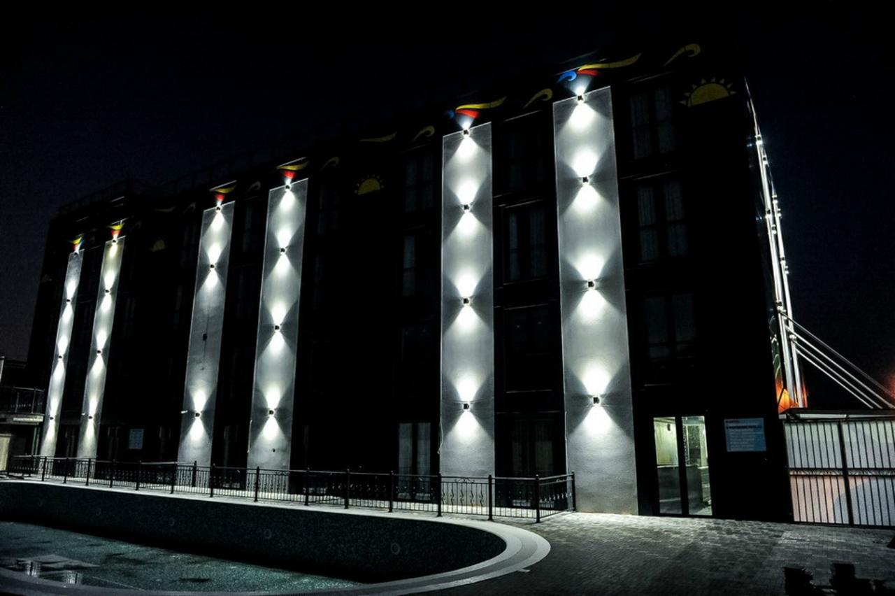 Garni Hotel Hollywoodland Wellness & Aquapark Belgrad Exteriör bild