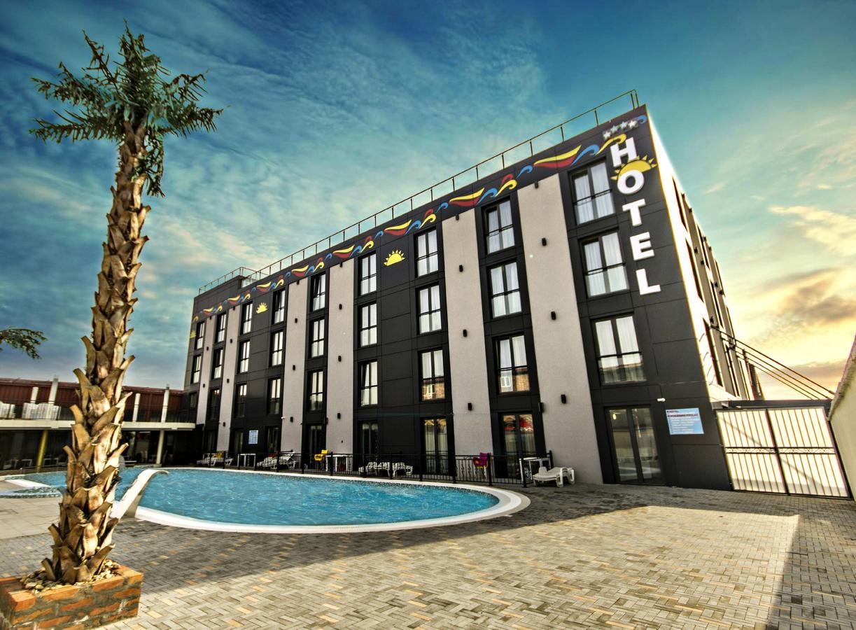 Garni Hotel Hollywoodland Wellness & Aquapark Belgrad Exteriör bild
