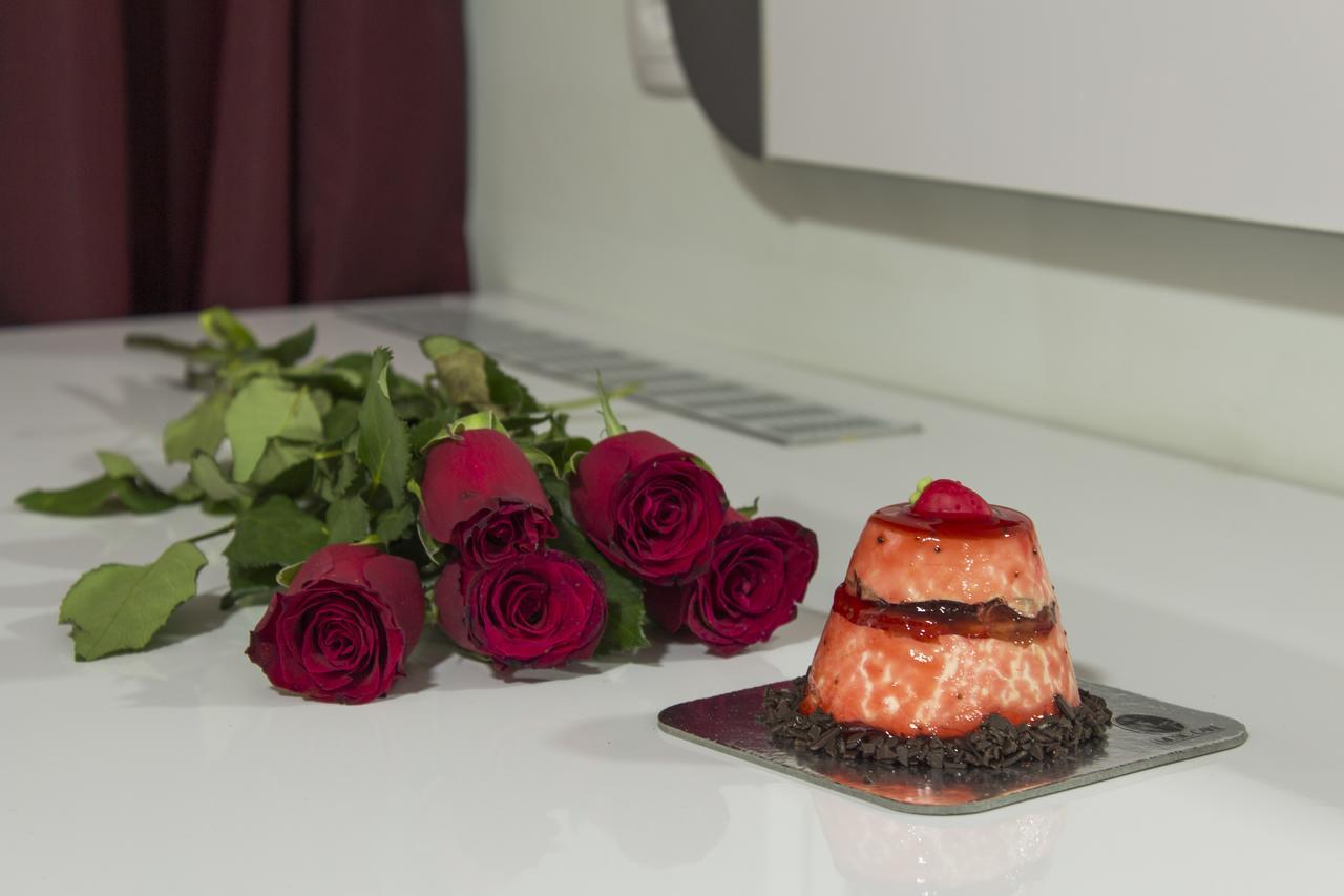 Garni Hotel Hollywoodland Wellness & Aquapark Belgrad Exteriör bild