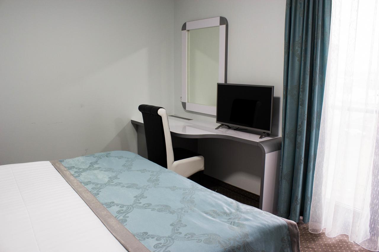 Garni Hotel Hollywoodland Wellness & Aquapark Belgrad Exteriör bild