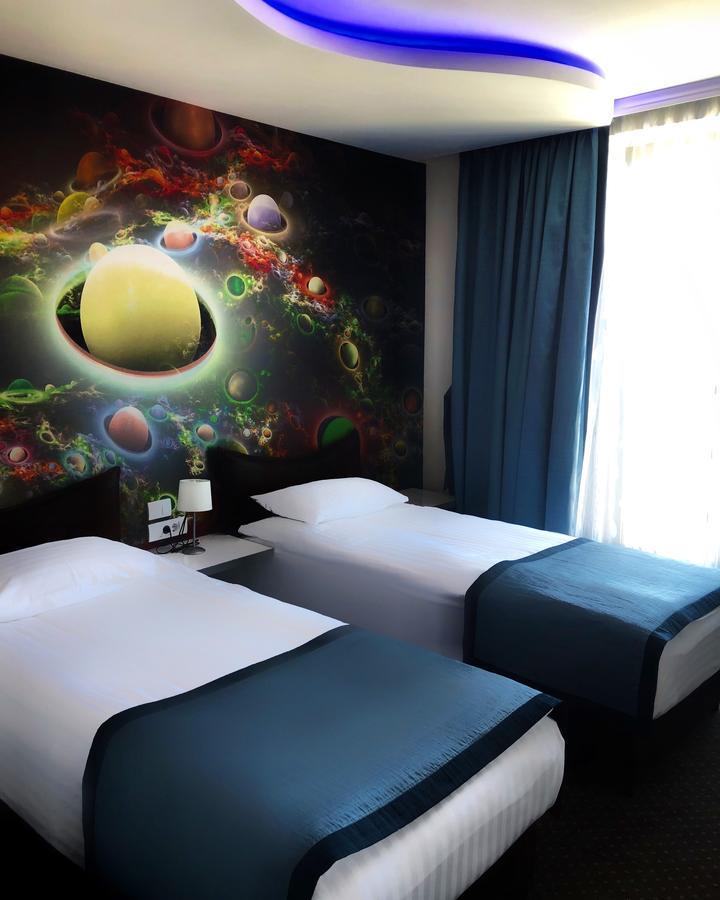 Garni Hotel Hollywoodland Wellness & Aquapark Belgrad Exteriör bild